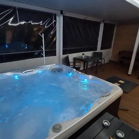 Apartament - Jacuzzi Rzeszow Bagian luar foto