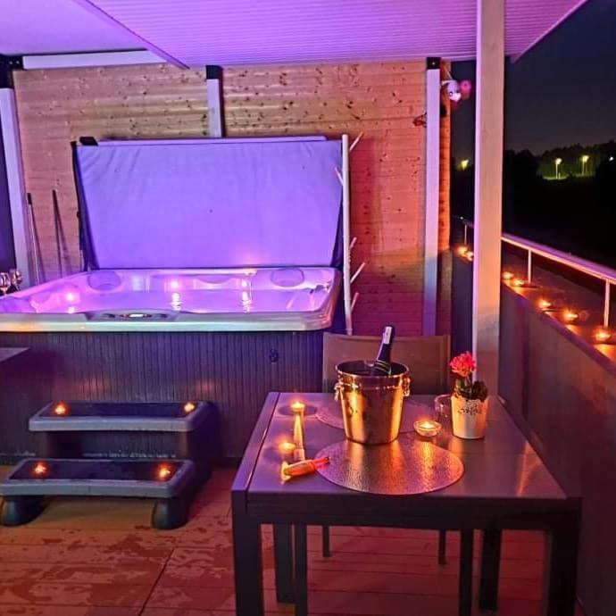Apartament - Jacuzzi Rzeszow Bagian luar foto