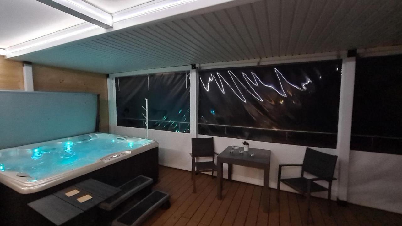Apartament - Jacuzzi Rzeszow Bagian luar foto