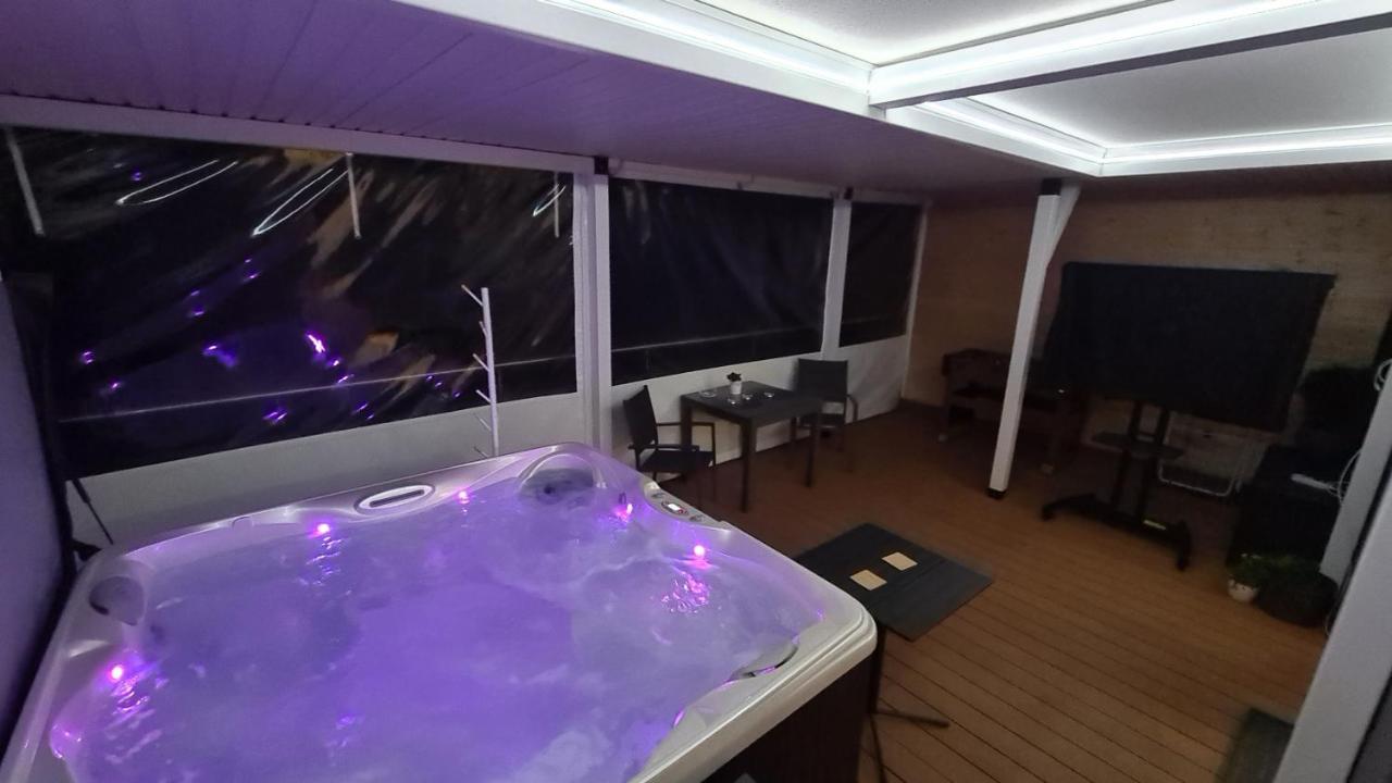 Apartament - Jacuzzi Rzeszow Bagian luar foto
