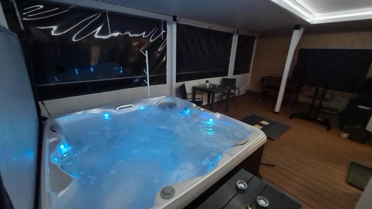 Apartament - Jacuzzi Rzeszow Bagian luar foto