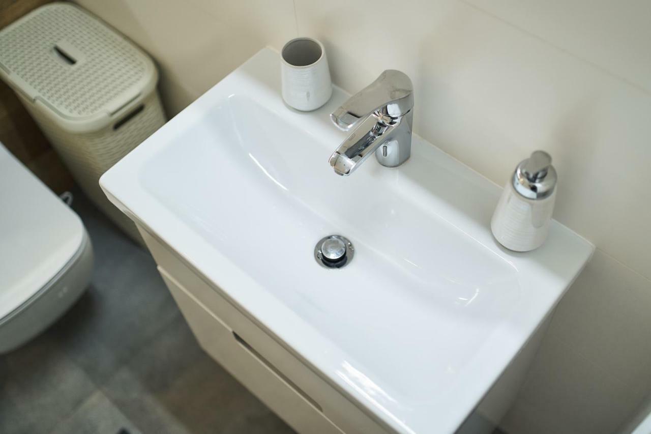 Apartament - Jacuzzi Rzeszow Bagian luar foto