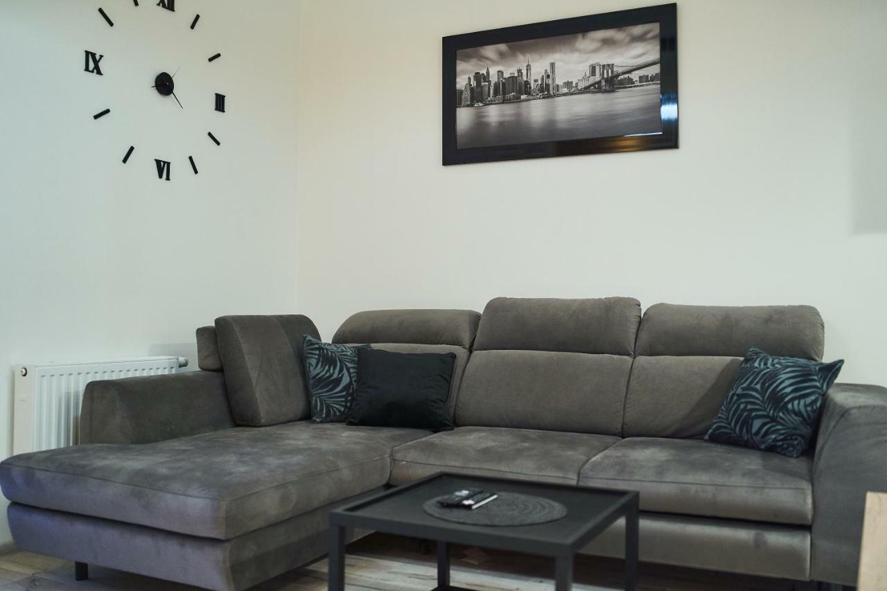 Apartament - Jacuzzi Rzeszow Bagian luar foto