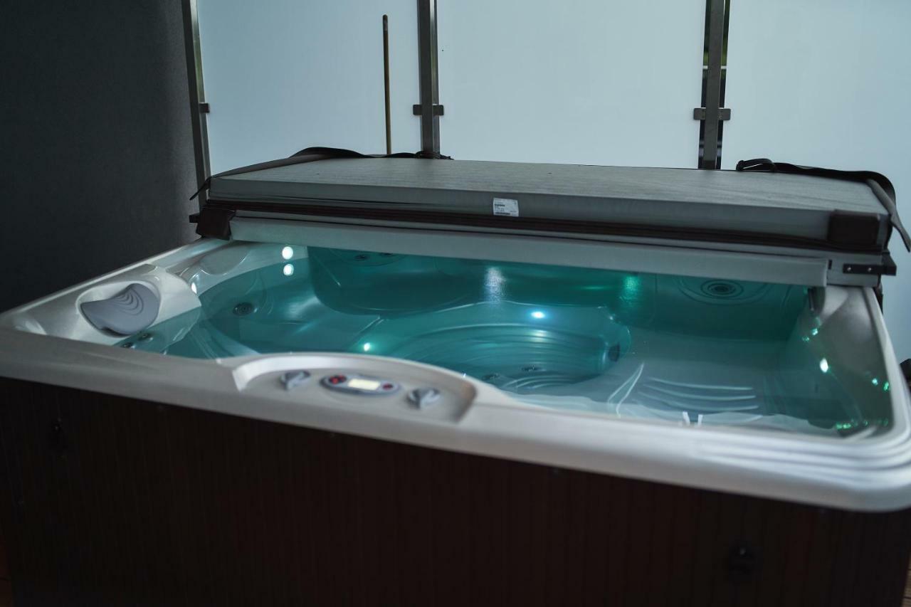 Apartament - Jacuzzi Rzeszow Bagian luar foto